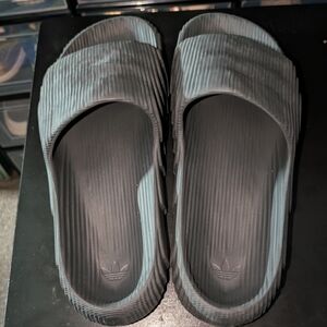 Black ADILETTE 22 SLIDES (Sz 11)